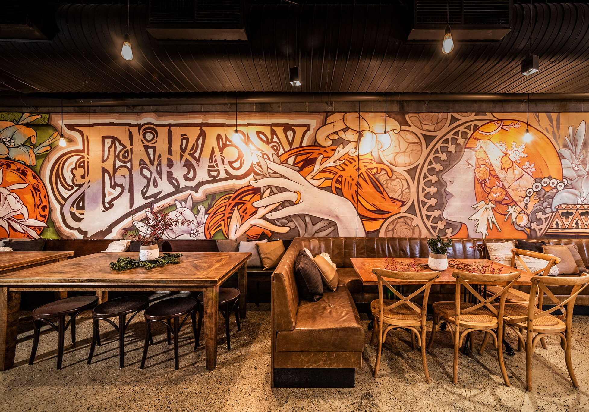 embassy-hotel-brisbane-cbd-dining-space-mural