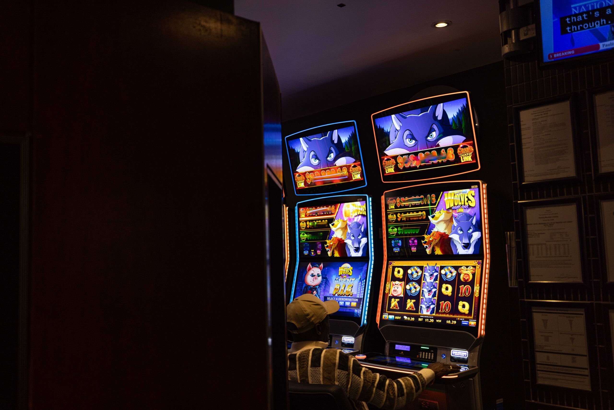 embassy-hotel-brisbane-cbd-gaming-lounge-player